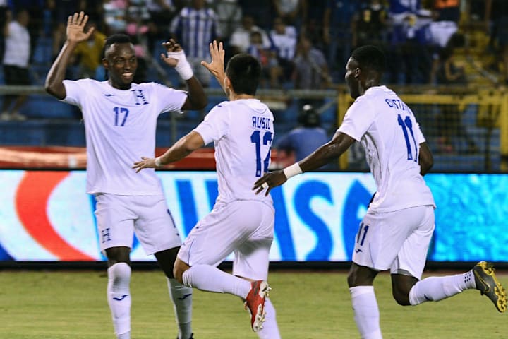 FBL-CONCACAF-HON-TTO